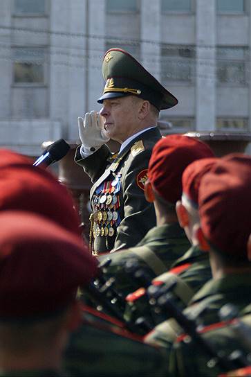 Пост командующего сухопутными войсками получил Олег Салюков, служивший в командовании Дальневосточного военного округа и Генштабе