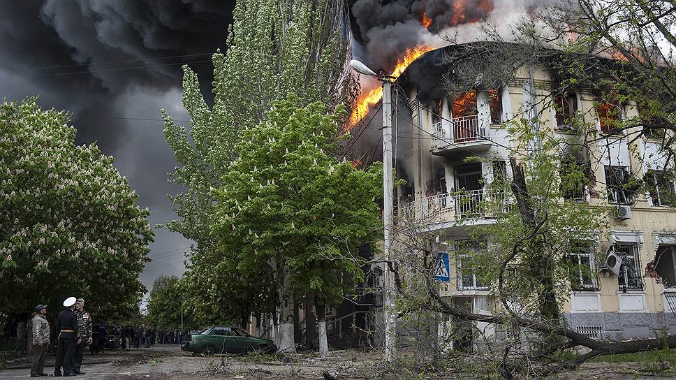 Накануне референдума в Донецкой области украинские силовики уничтожили горотдел милиции в Мариуполе 