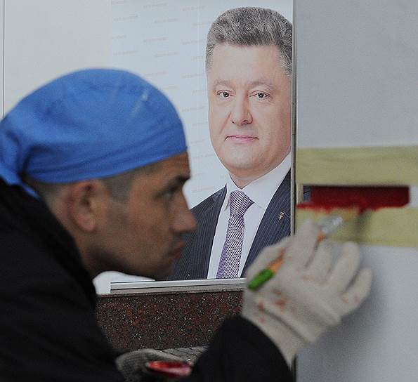 Многие жители Украины уже воспринимают Петра Порошенко (на плакате) как своего будущего президента