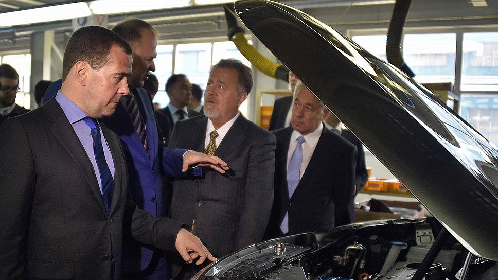 Премьер-министру Дмитрию Медведеву выставили счет за сохранение автомобилями калининградской сборки национальной составляющей