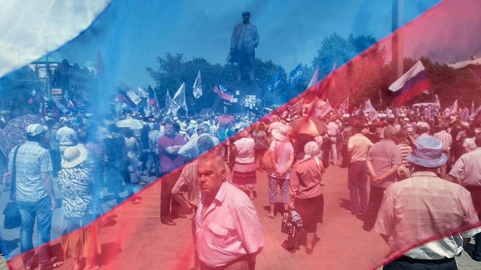 Митинг, на котором жители Донецка потребовали открытой границы с Россией и дальнейшего сотрудничества с Луганской народной республикой, а также призвали к бойкоту предстоящих 25 мая выборов президента Украины, прошел на площади Ленина