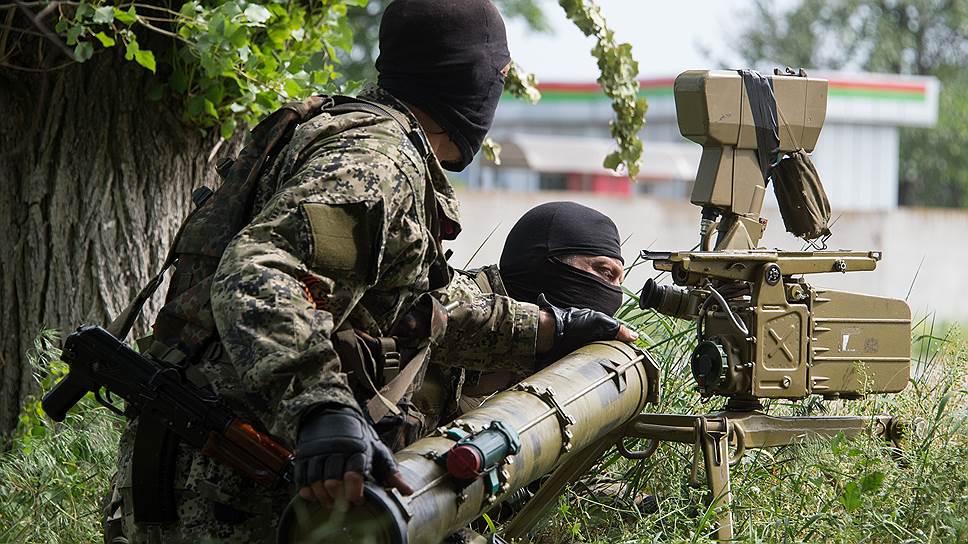 Политическая ситуация на Украине. Народные ополченцы готовятся к ракетному обстрелу позиции украинской армии на окраине Славянска