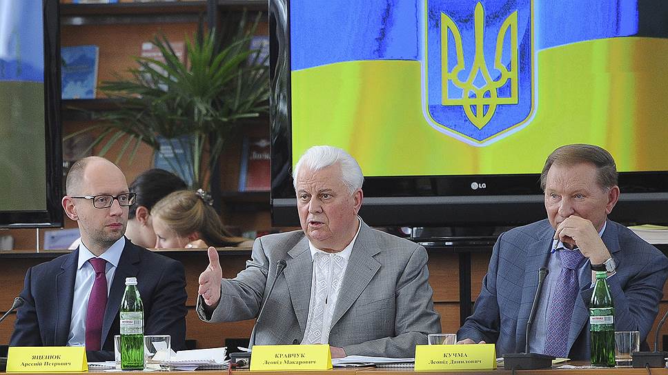 Процессом национального примирения на Украине руководит ее первый президент Леонид Кравчук (в центре)