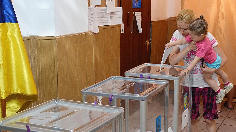 Досрочные выборы президента Украины. Голосование на одном из избирательных участков в Одессе