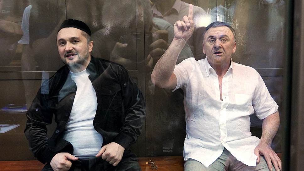 Для Рустама Махмудова (слева) и Лом-Али Гайтукаева (справа) прокурор запросил пожизненное заключение