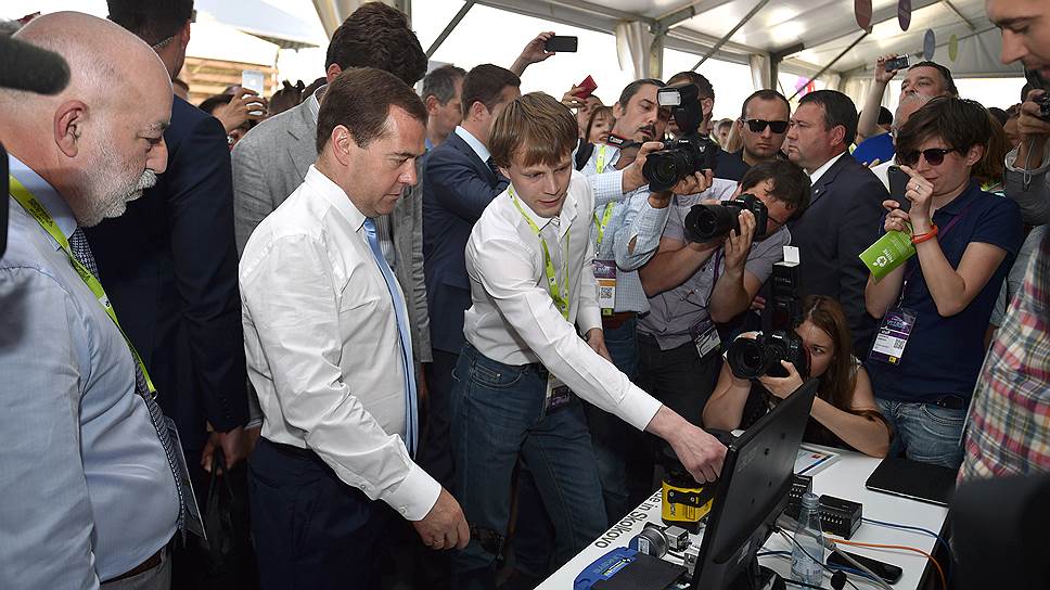 Премьер-министр Дмитрий Медведев пообещал довести создание инновационного центра до &amp;quot;логического завершения&amp;quot;