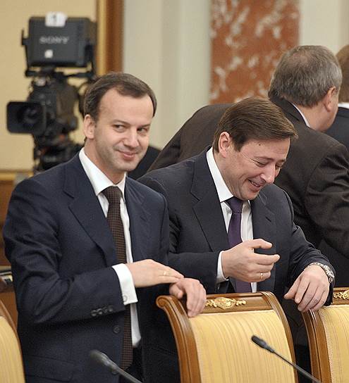 Часть груза полномочий с плеч вице-премьера Аркадия Дворковича переложена на его коллегу Александра Хлопонина