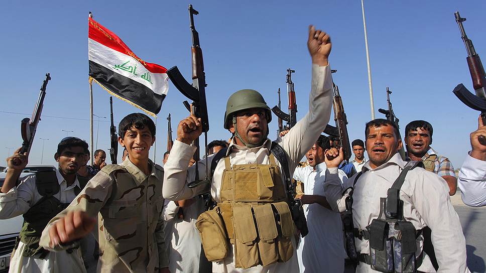 Несмотря на всеобщую мобилизацию и пополнение армии ополченцами (на фото), властям Ирака не удается справиться с суннитскими радикалами 