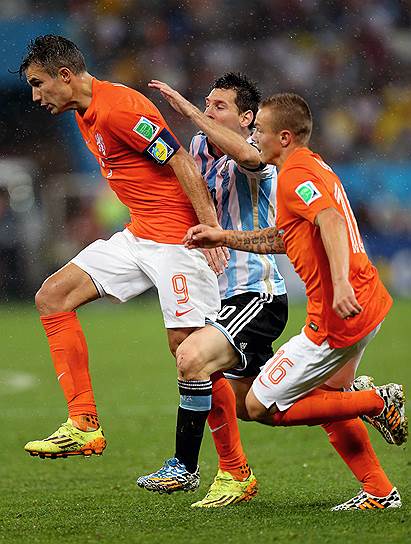 Финал чемпионата мира аргентинцам принес не лидер Лионель Месси, который так и не смог вырваться из жестких голландских тисков, а вратарь Серхио Ромеро