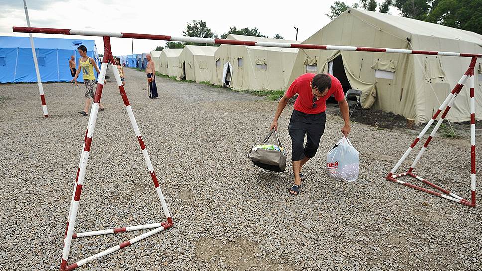 Палаточный лагерь для беженцев из юго-восточной Украины в Ростовской области