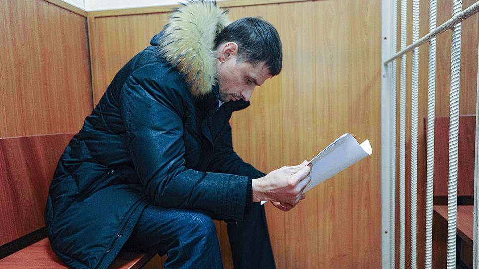 Следователь ГСУ ГУМВД по Москве Александр Сидоров,  подозреваемый в вымогательстве взятки в 15 миллионов рублей