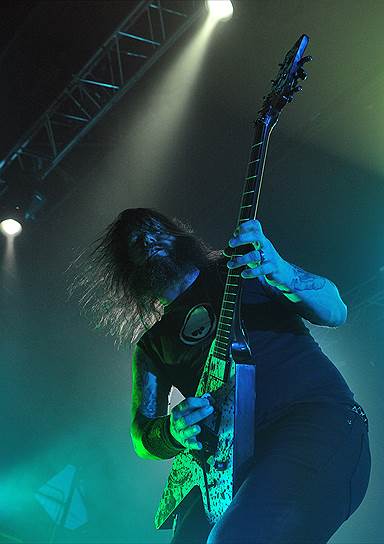 Несмотря на протесты православных организаций, трэш-метал-группа Slayer в ходе московского концерта разошлась не на шутку