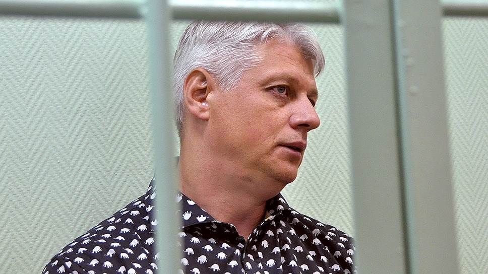 Василия Шамбира суд взял под арест, решив, что он хочет скрыться от следствия