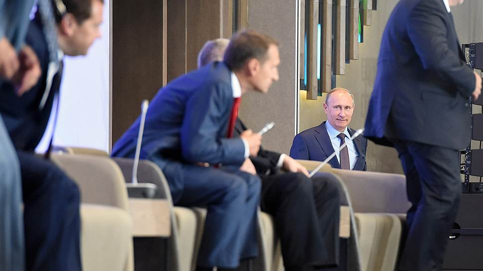 Президент России Владимир Путин продемонстрировал коллегам в Крыму, что они находятся на родной, а не на какой-нибудь земле
