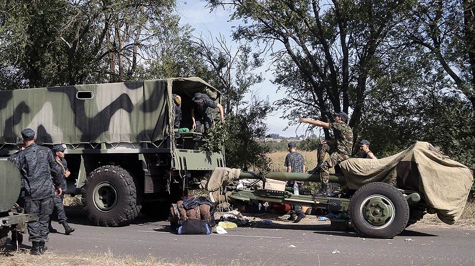 Когда начался артобстрел Новоазовска, украинские военные уже покинули город, выдвинувшись в сторону Мариуполя 