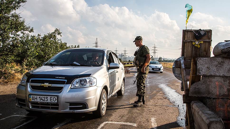 Выезд из Мариуполя в направлении Новоазовска вчера был блокирован украинскими военными 