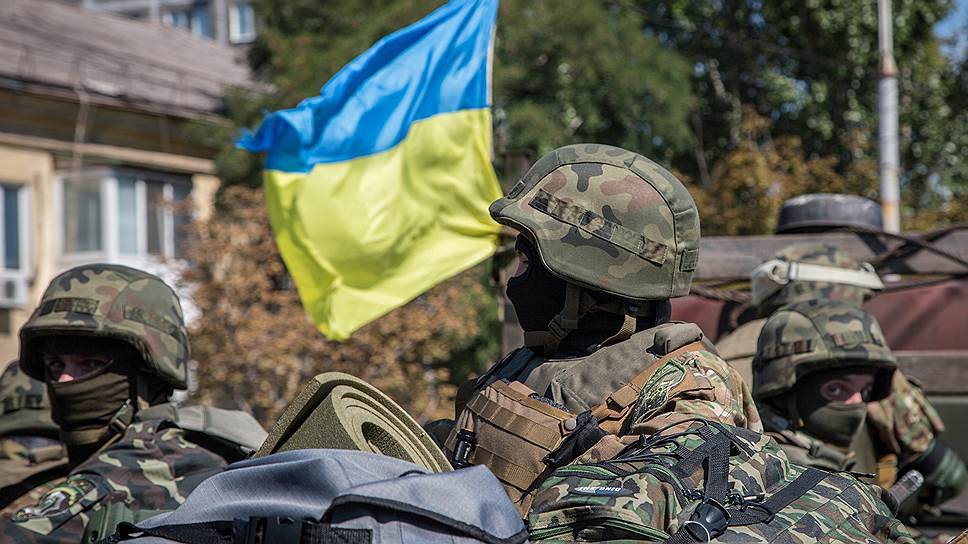 Автоколонна с военнослужащими украинской армии в Мариуполе