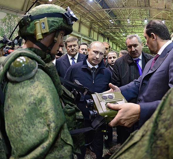 Заниматься формированием госпрограммы вооружений на 2016–2025 годы Владимир Путин будет не только как президент, но и как председатель военно-промышленной комиссии