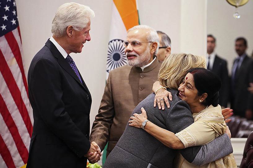 Премьер Индии Нарендра Моди вряд ли предполагал, что в США его будет ждать столь теплый прием (на фото с экс-президентом Биллом Клинтоном)