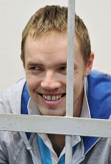 Обвиняемый в участии в массовых беспорядках на Болотной площади в Москве 6 мая 2012 года и в применении насилия к полицейскому Дмитрий Ишевский, во время рассмотрения по существу уголовного дела в Замоскворецком районном суде