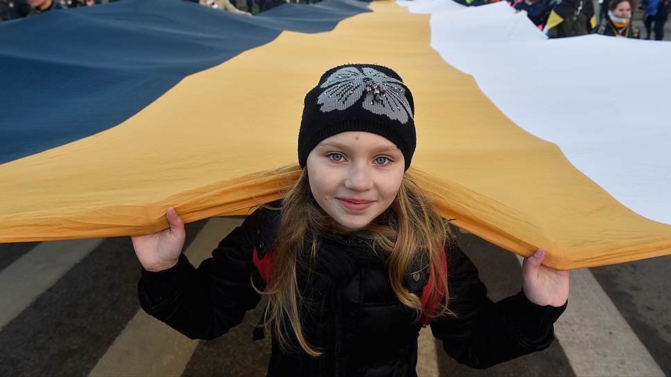 Участники «Русских маршей» в Люблино (на фото) и в Щукино разошлись по разным колоннам из-за Украины, а на Театральной площади к 75-тысячной толпе обращались лидеры четырех думских фракций 
