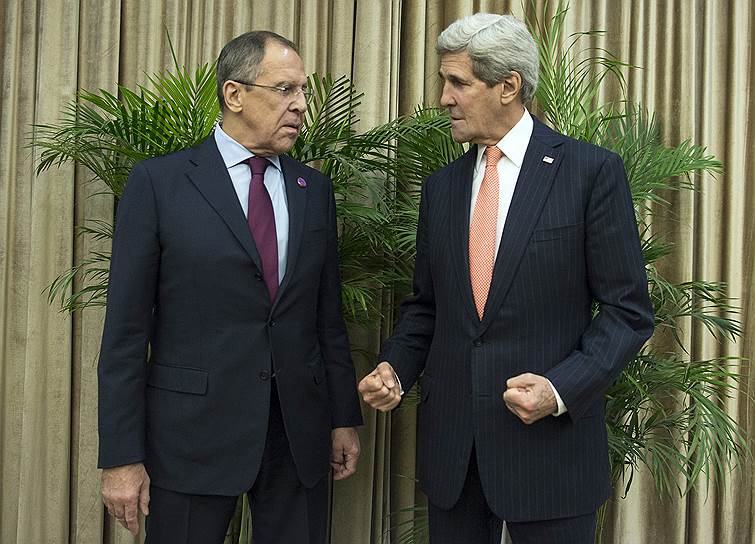 На субботних переговорах с главой МИД РФ Сергеем Лавровым госсекретарь Джон Керри (справа) не скрывал, что США рассчитывают выйти на соглашение с Ираном к 24 ноября
