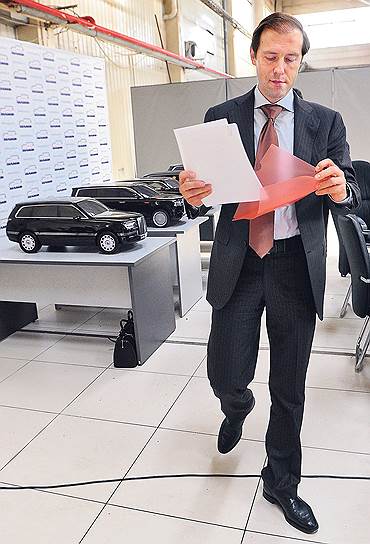Глава Минпромторга Денис Мантуров собирается раздать автозаводам 10 млрд руб. в конце ноября