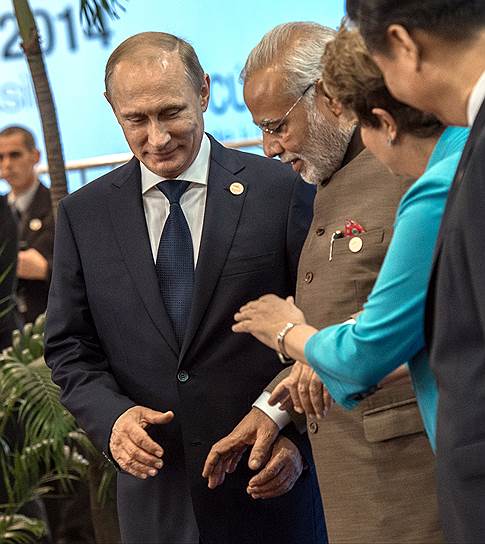 Президент России Владимир Путин установил контакт с новым индийским премьером Нарендрой Моди еще до своего визита в Дели