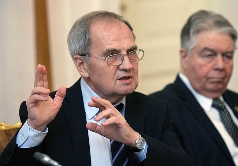 Валерий Зорькин (слева) говорит, что позиции КС и ЕСПЧ расходятся в единичных случаях, но «точкой отсчета» называет «национальный порядок»