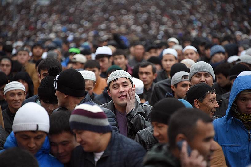 Митинг на проспекте Сахарова планировался столь же массовым, как и празднование Курбан-байрама у Соборной мечети в Москве (на фото), где ежегодно собираются более 100 тыс. мусульман