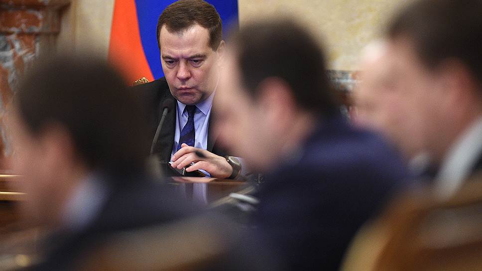 Председатель правительства России Дмитрий Медведев во время заседания правительства России