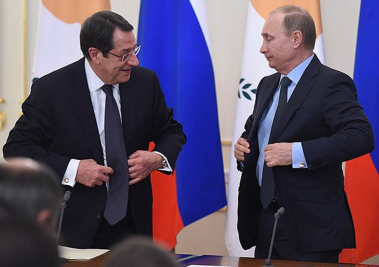 Президент Республики Кипр Никос Анастасиадис и президент России Владимир Путин