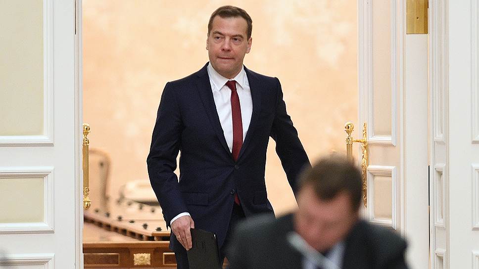 Хотя модель рецессии еще не прояснилась, премьер-министр Дмитрий Медведев уже уверен в том, что бизнесу хватит госсредств на поддержку в кризис