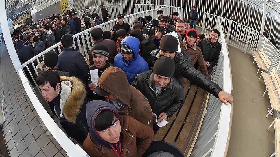 Как мигрантов депортируют в Таджикистан