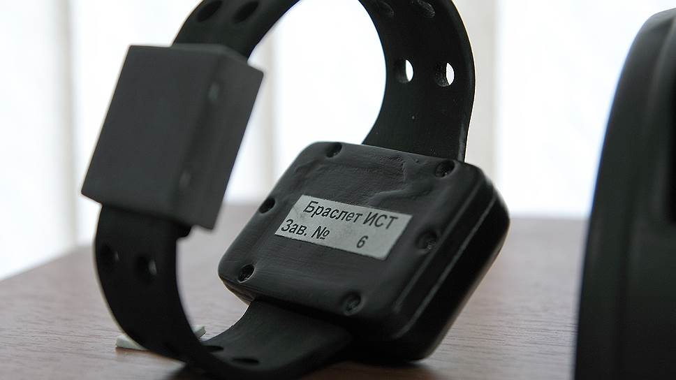 Как электронные браслеты включили в сделку