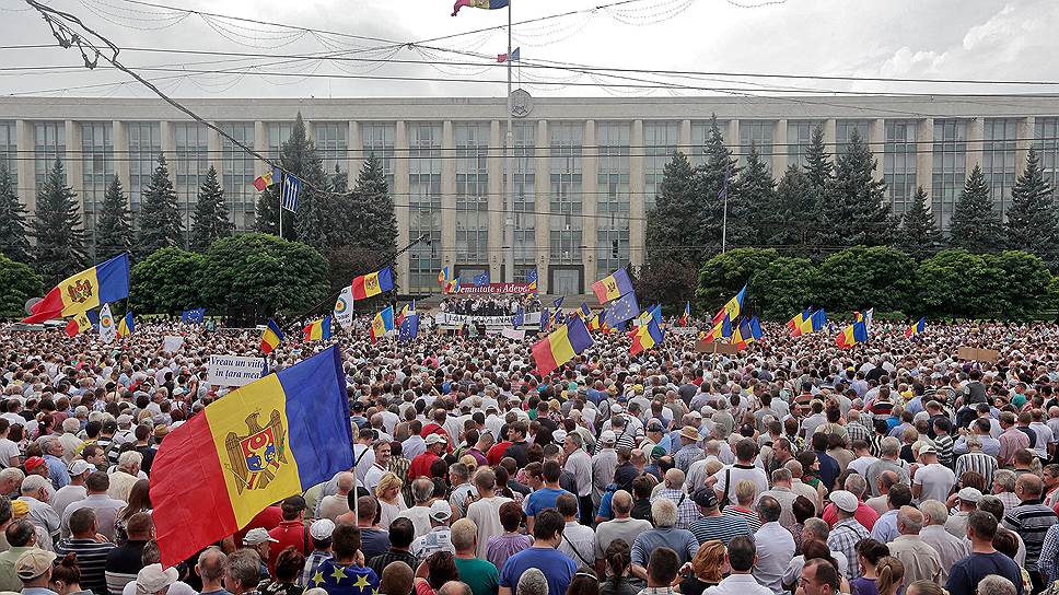 Как под властями Молдавии зашаталась площадь