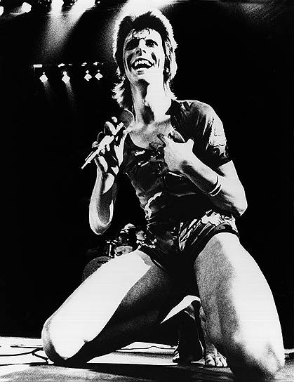 Концерт в рамках Ziggy Stardust Tour 12 мая 1973 года. В жизни Боуи попробовал себя в качестве мима, театрального режиссера и художника