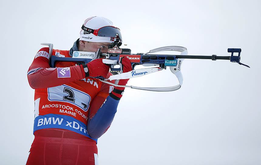 Норвежец Тарье Бё на заключительной стрельбе эстафеты на этапе в Преск-Айле