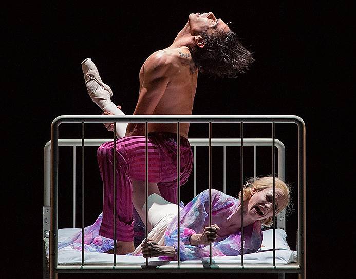 Performance video. Performance video. Концерт стоун соур фото. Группа le sserafim. Гифки с автобусами газ.