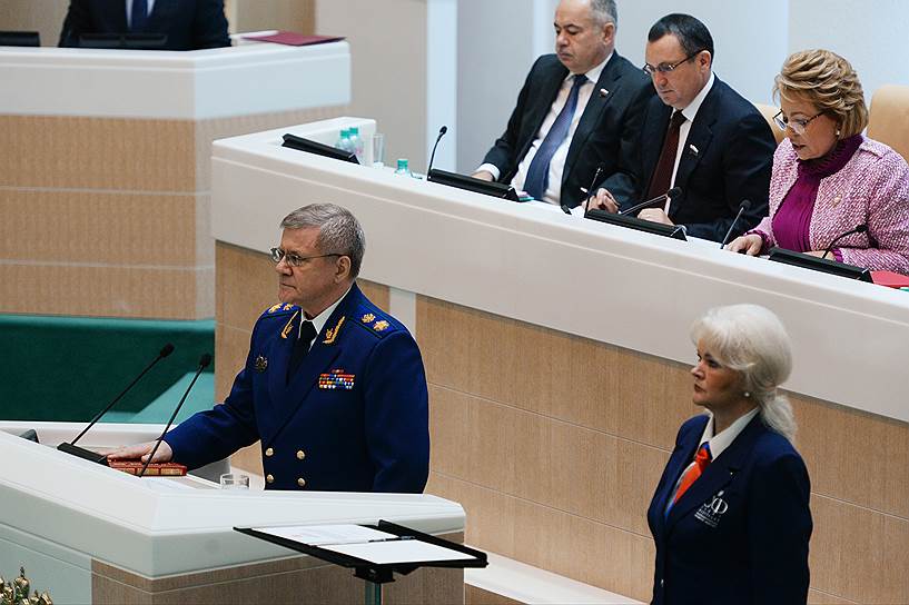 Генеральный прокурор РФ Юрий Чайка (слева)