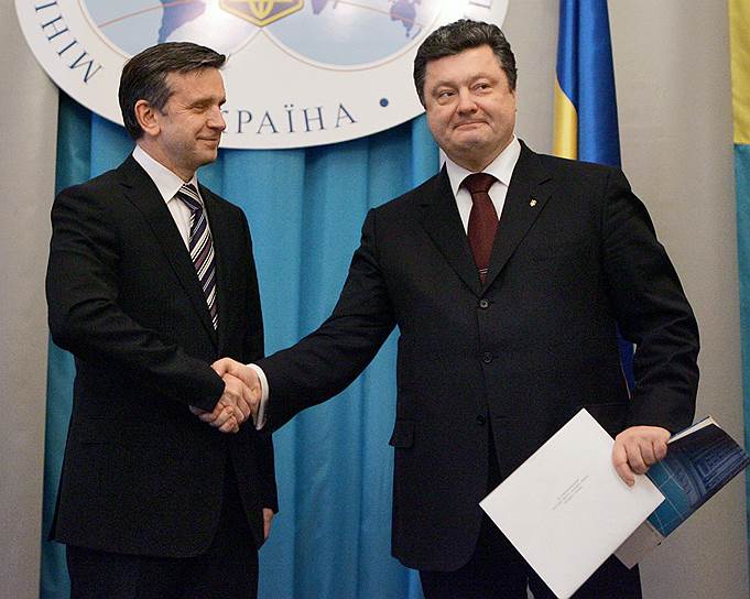 Бывший посол России на Украине Михаил Зурабов (слева) и президент Украины Петр Порошенко