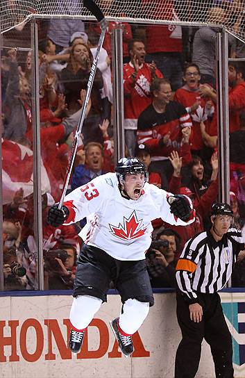 Гол Брэда Маршана на последней минуте второго финального матча принес сборной Канады победу в Кубке мира