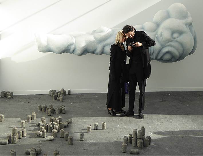 &quot;Облако&quot; Массимо Бартолини на стенде миланской галереи Massimo De Carlo 