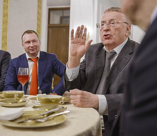 На время президентской кампании Владимиру Жириновскому предоставят все руководящие посты в ЛДПР