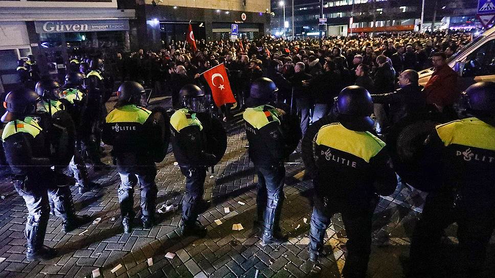 Почему в отношениях Нидерландов с Турцией разразился скандал