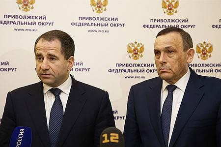 Полномочный представитель президента в ПФО Михаил Бабич (слева) и врио губернатора Марий-Эл Александр Евстифеев