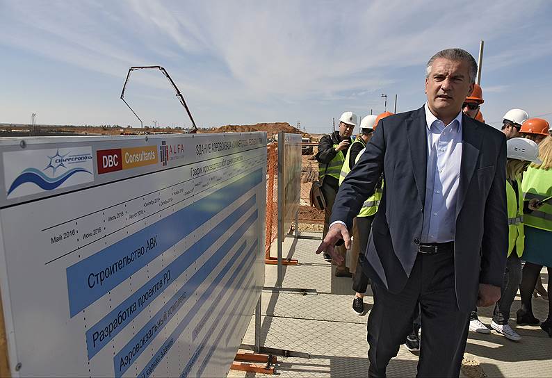 Глава Крыма Сергей Аксенов в борьбе с хаотичной застройкой полуострова остановил все строительные работы до 2018 года, но пообещал снять мораторий через месяц
