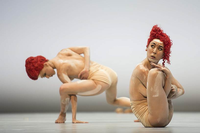 В балете Мари Шуинар «Cy Twombly Somehow» прима Мимоза Коике завязывается буквально узлом ради искусства