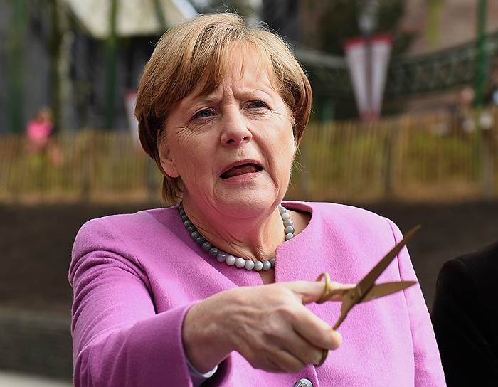 Ангела Меркель успешно перерезает Мартину Шульцу путь к посту канцлера ФРГ