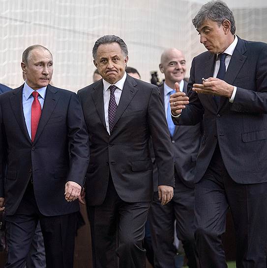 Сергей Галицкий (справа) рассказал Владимиру Путину и Виталию Мутко, как можно построить успешный футбольный клуб, академию и стадион без государственных денег меньше чем за 15 лет